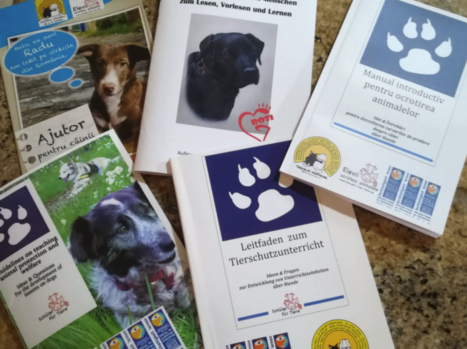 Cărți și materiale informative pentru educația privind protecția animalelor
